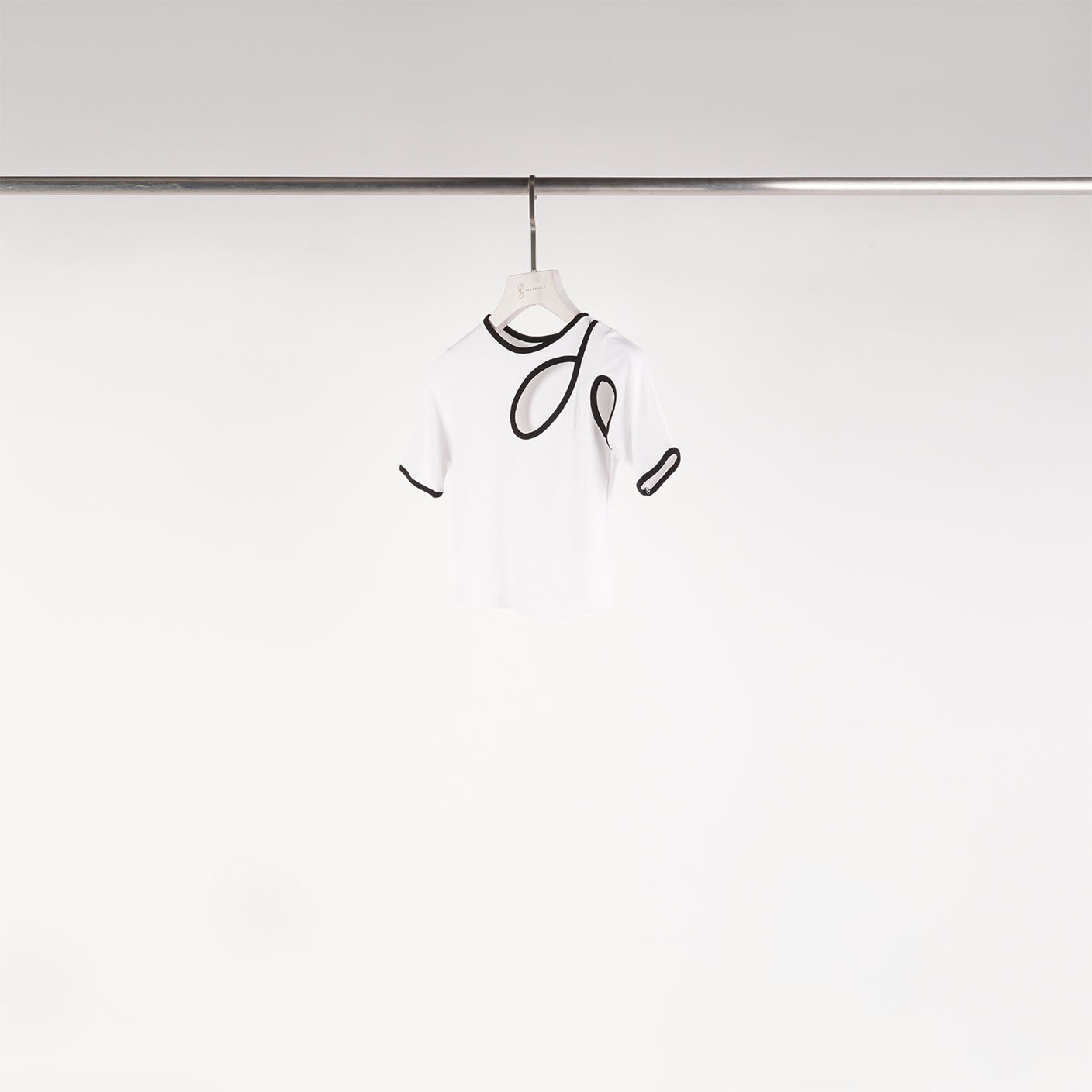 小性感撞色滾邊挖洞上衣 | 百搭白