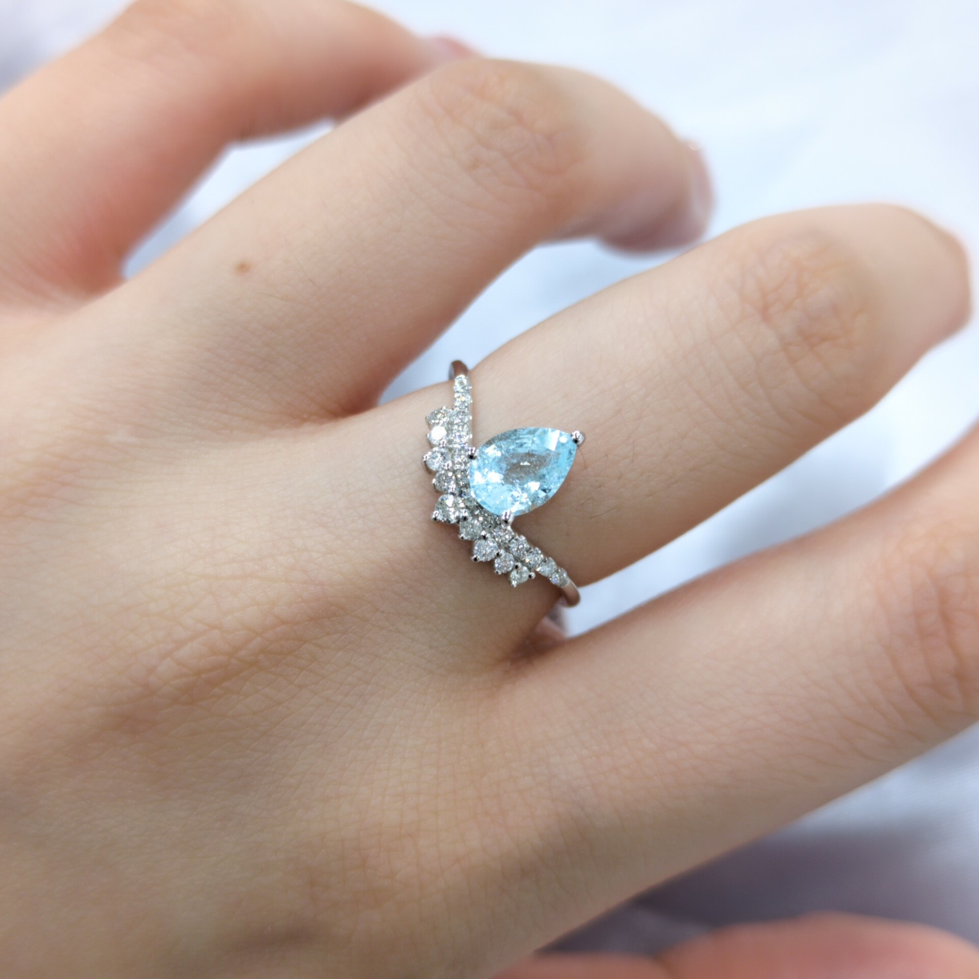 18K White Gold 0.72ct Paraiba and Diamond Ring
