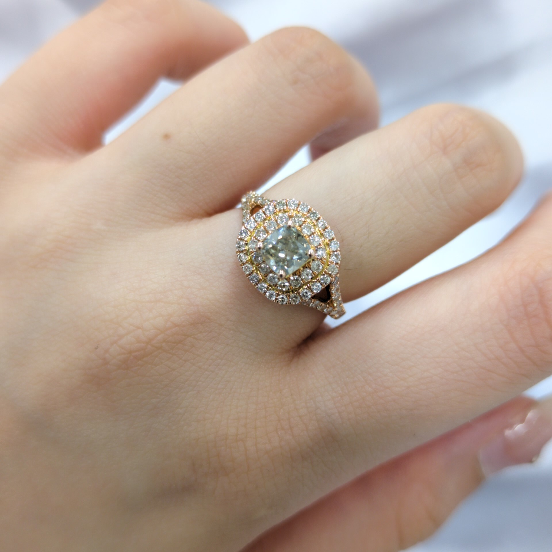 全新18K玫瑰金【單粒63份方形灰綠鑽石】配小鑽共1卡19份鑽石戒指