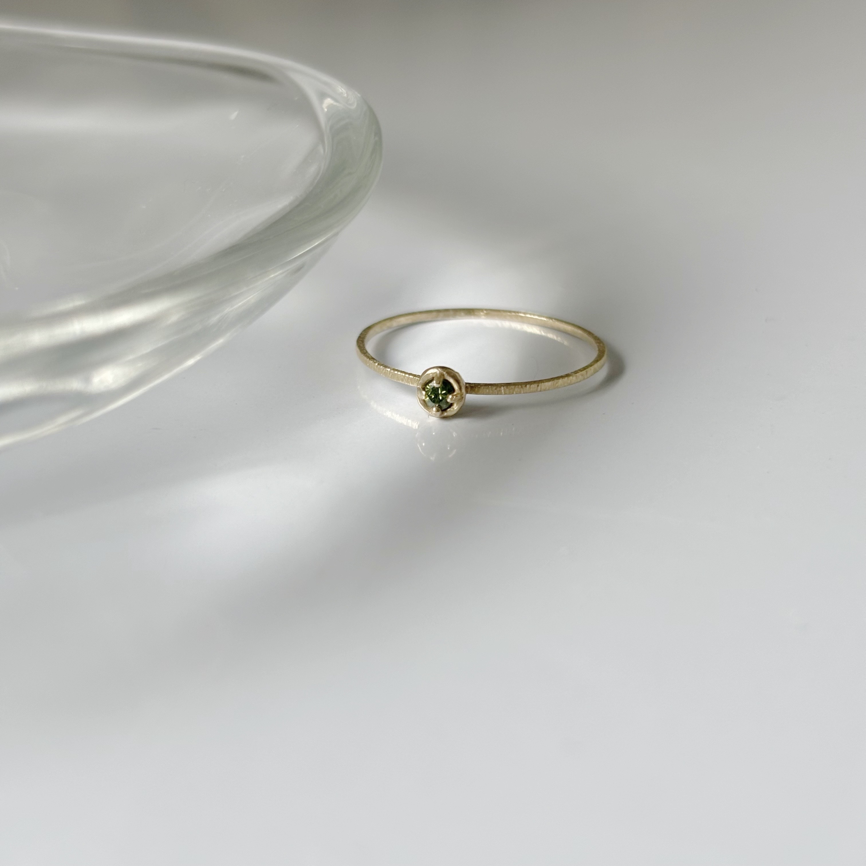 14K圓盤綠鑽星砂細戒