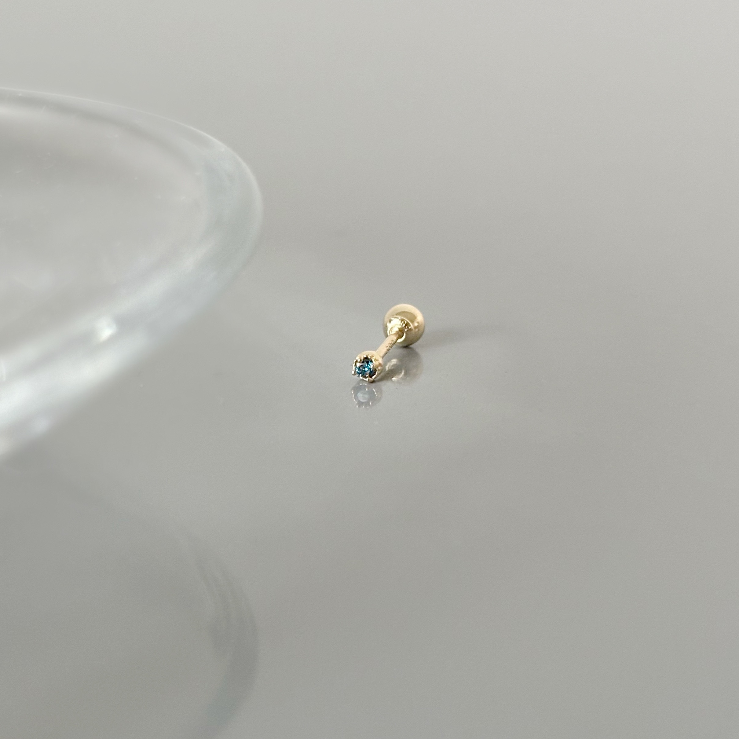 14K 1.5分藍鑽轉珠耳環