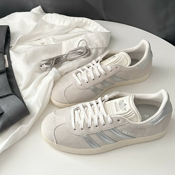 ADIDAS GAZELLE 奶油白銀 米白 銀色 復古 男女鞋 / 預購