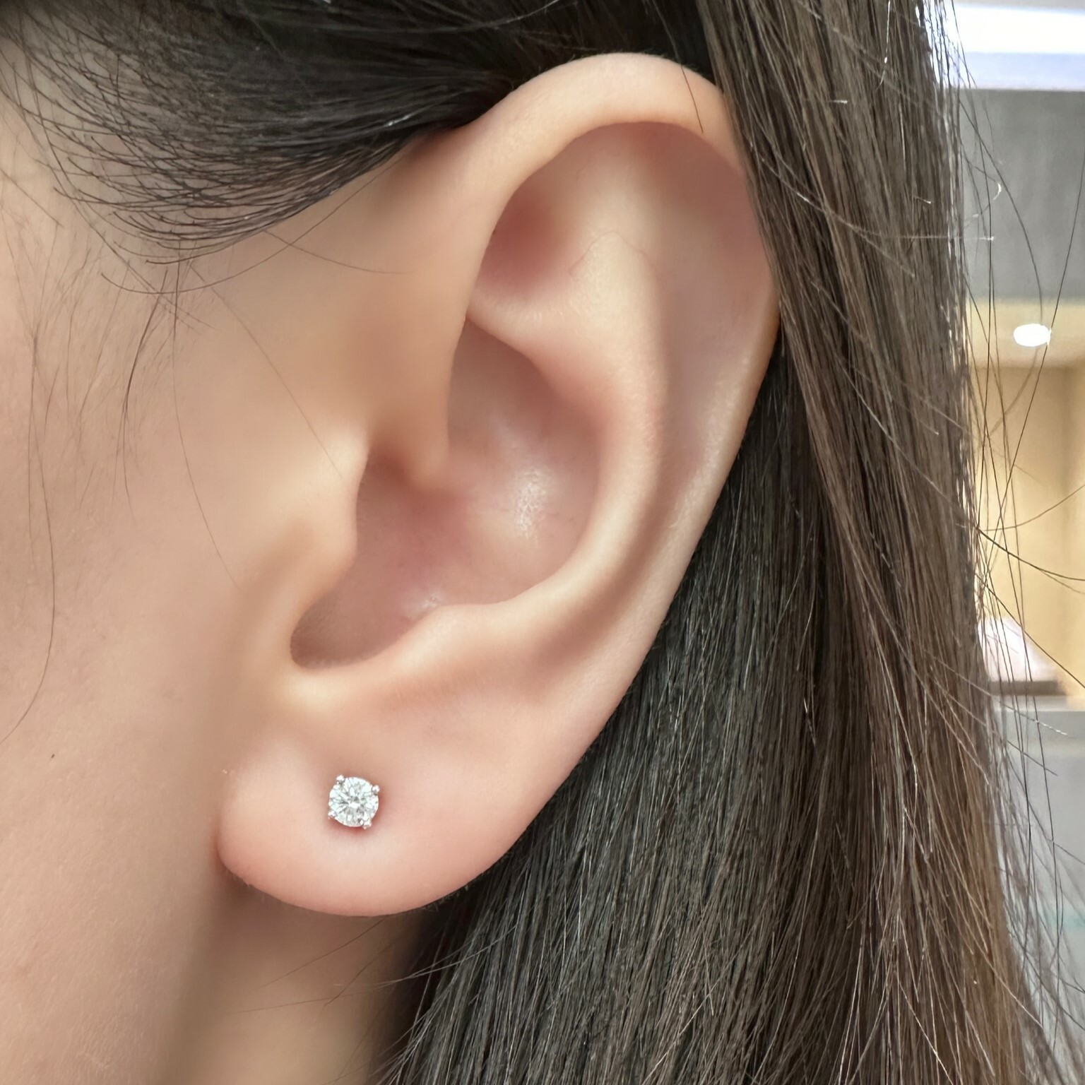 18K金18份四爪清鑲鑽石耳環