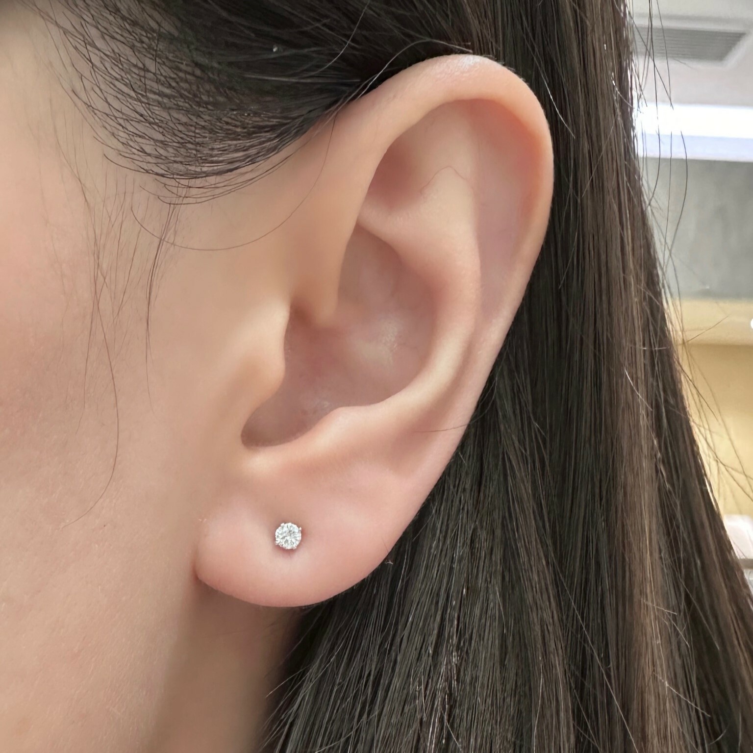 18K白金9份四爪清鑲鑽石耳環