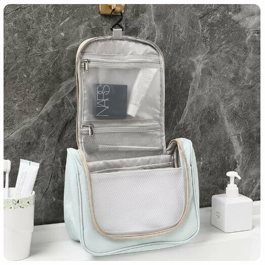 Hotly recommended travel toiletries and cosmetics storage bag (Sky Blue Classic)
