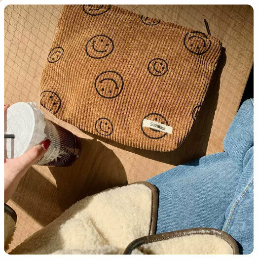 Hot recommendation portable travel cosmetic bag toiletry bag storage bag [brown smiley face]