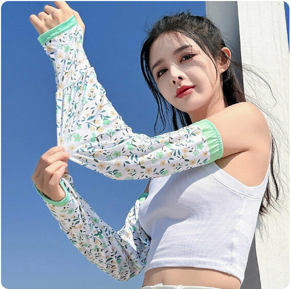 New summer loose ice silk sunscreen sleeves (Hyuna color [small floral green]) [one size fits all]