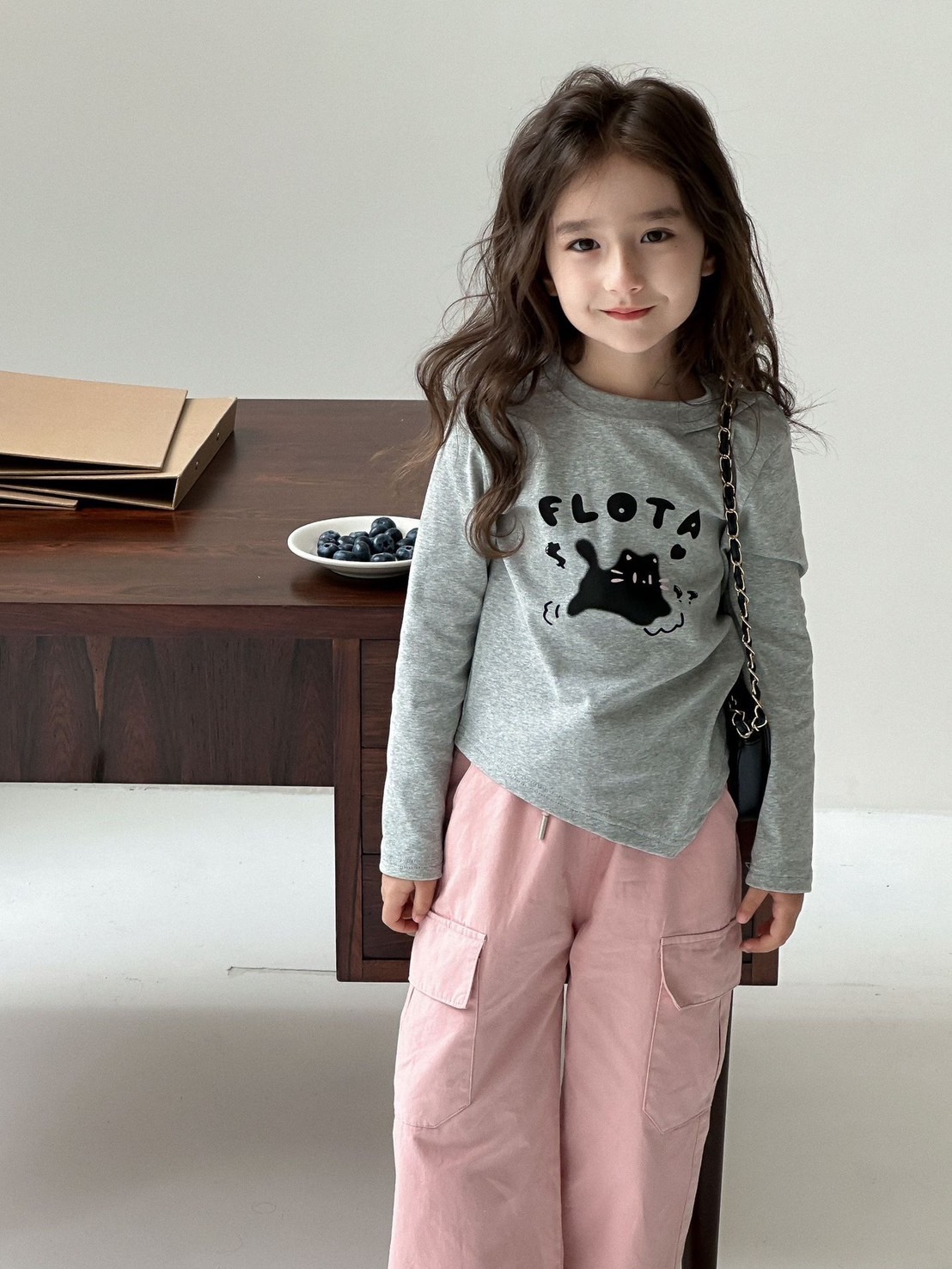 Flota貓貓不規則短版合身上衣