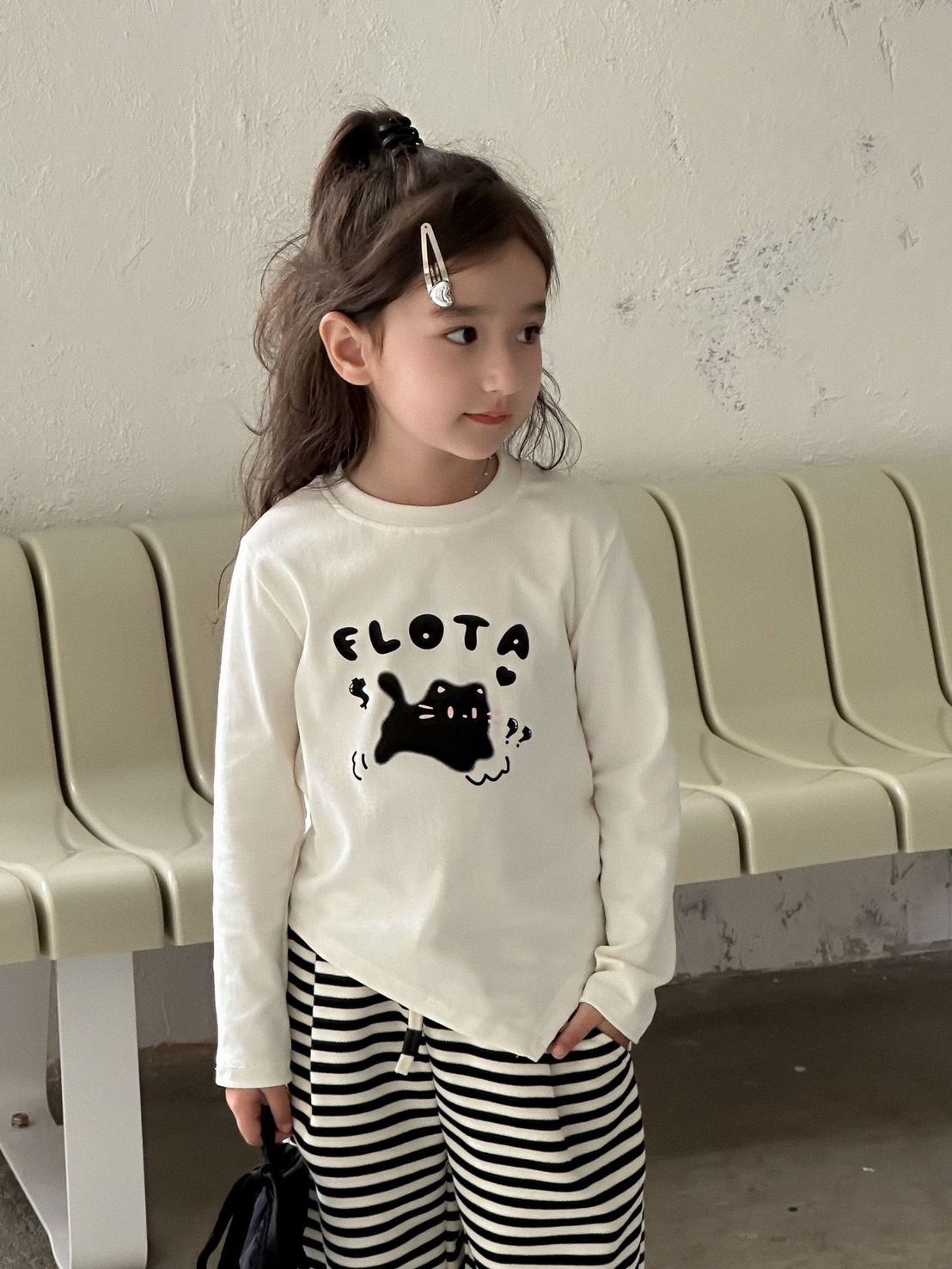 Flota貓貓不規則短版合身上衣