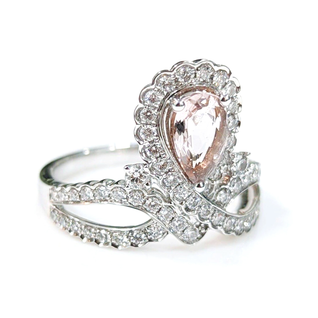 18K白金天然鑽石梨形摩根石戒指