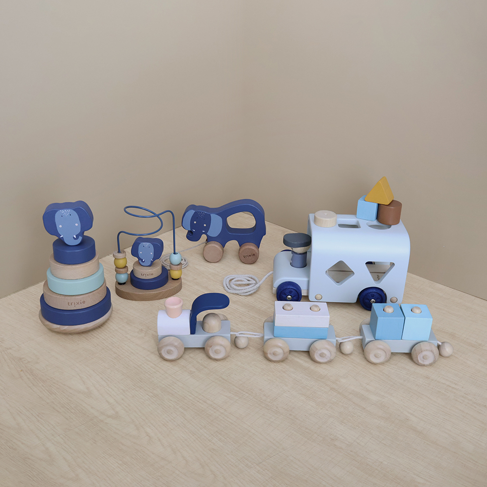 朶玫黎精選的遊戲區口碑組，內含trixie及plantoys木頭玩具