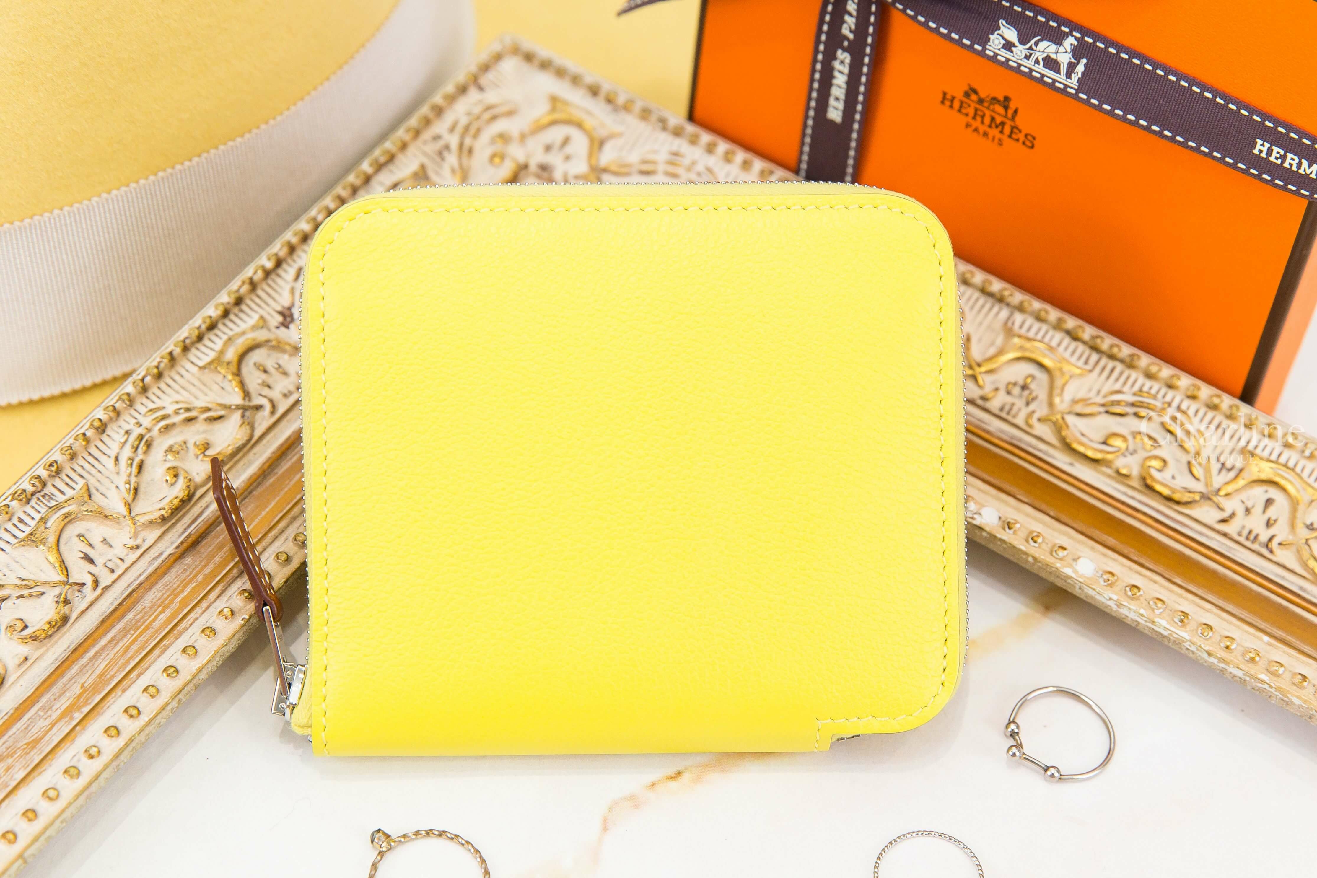 Hermès Silk' In Compact Wallet 9R Lime Evercolor 萊姆黃絲巾拉鍊短夾-Charline Boutique 精品代購