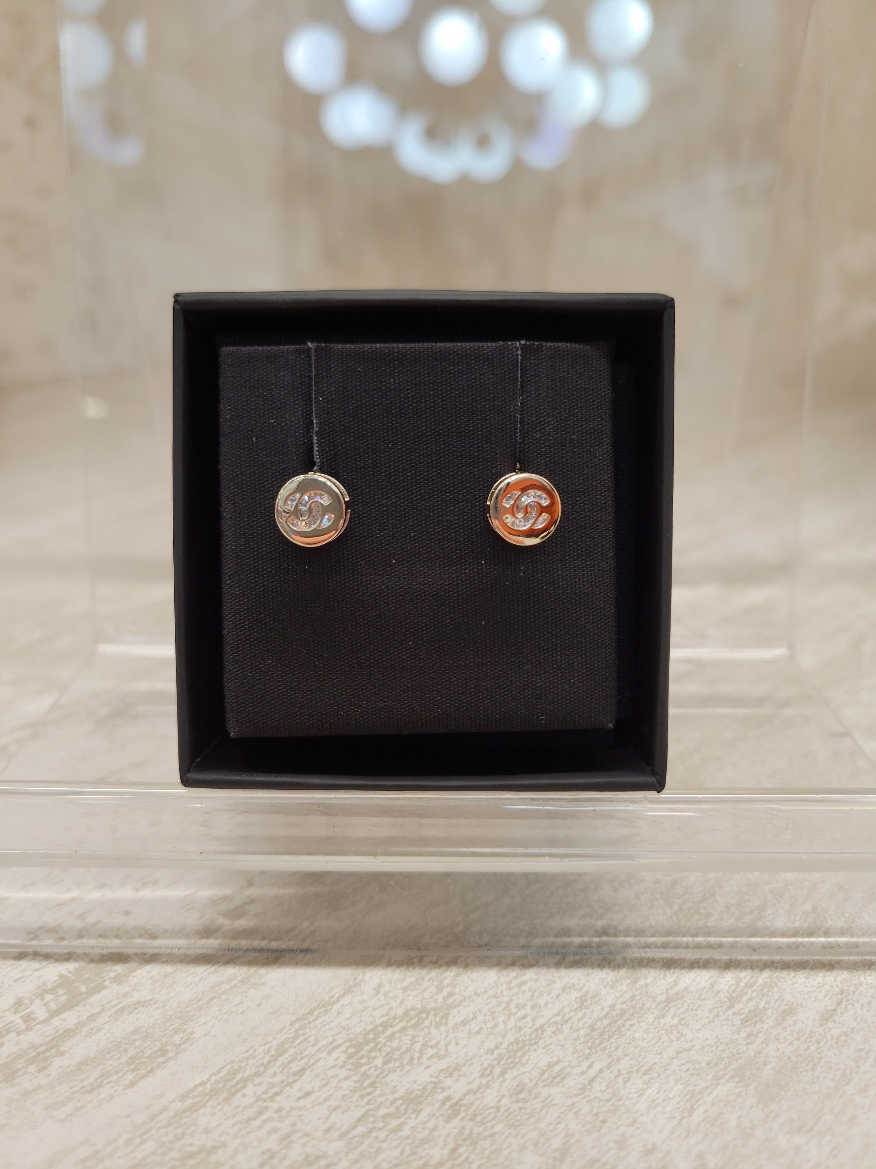 CHANEL ABE107 EARRINGS LIGHT GOLD BOTTON 淡金色 鈕釦款耳環 耳針款