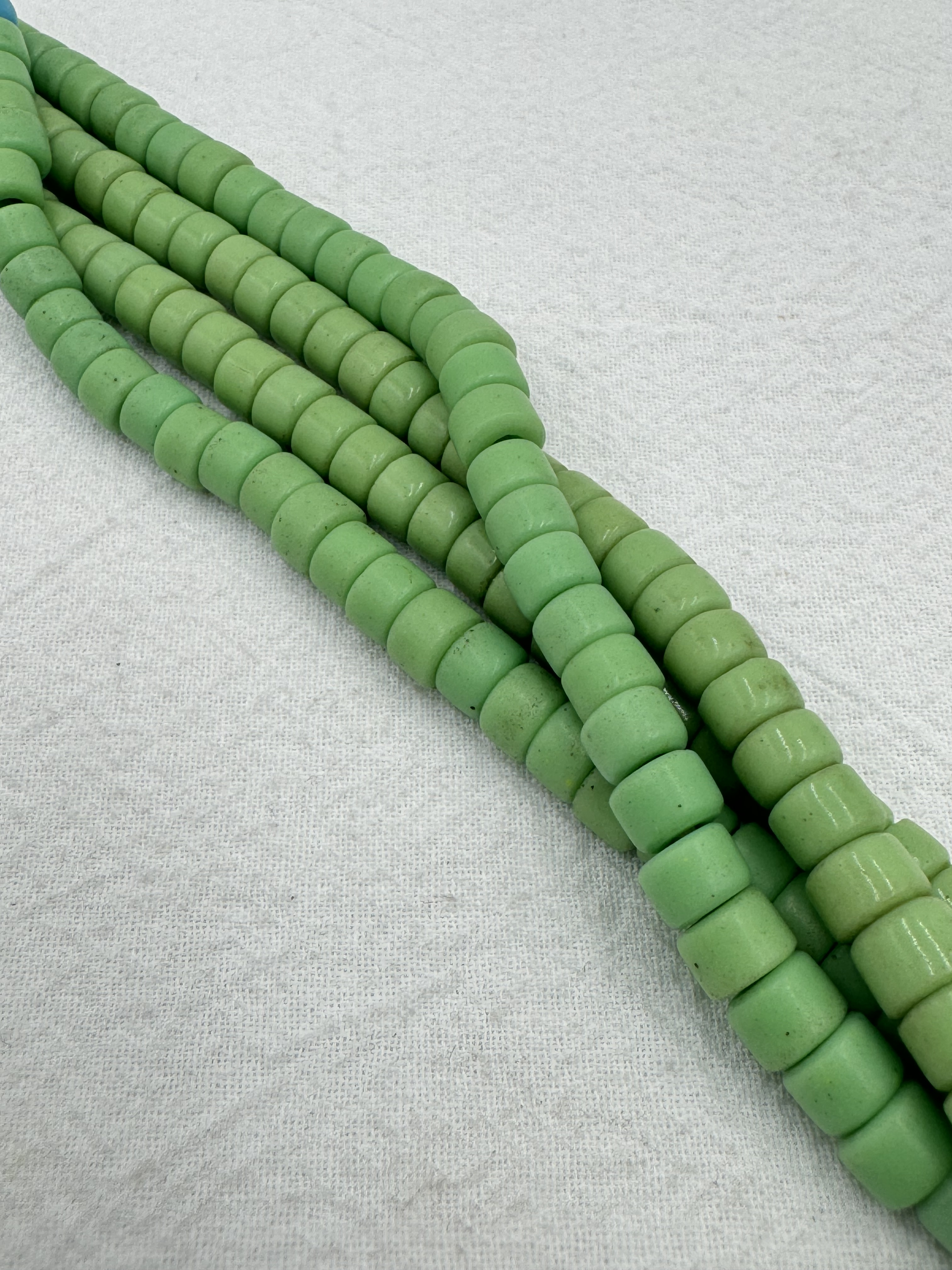 條-貿易老綠珠6.5*4.5總長78cm約163顆
