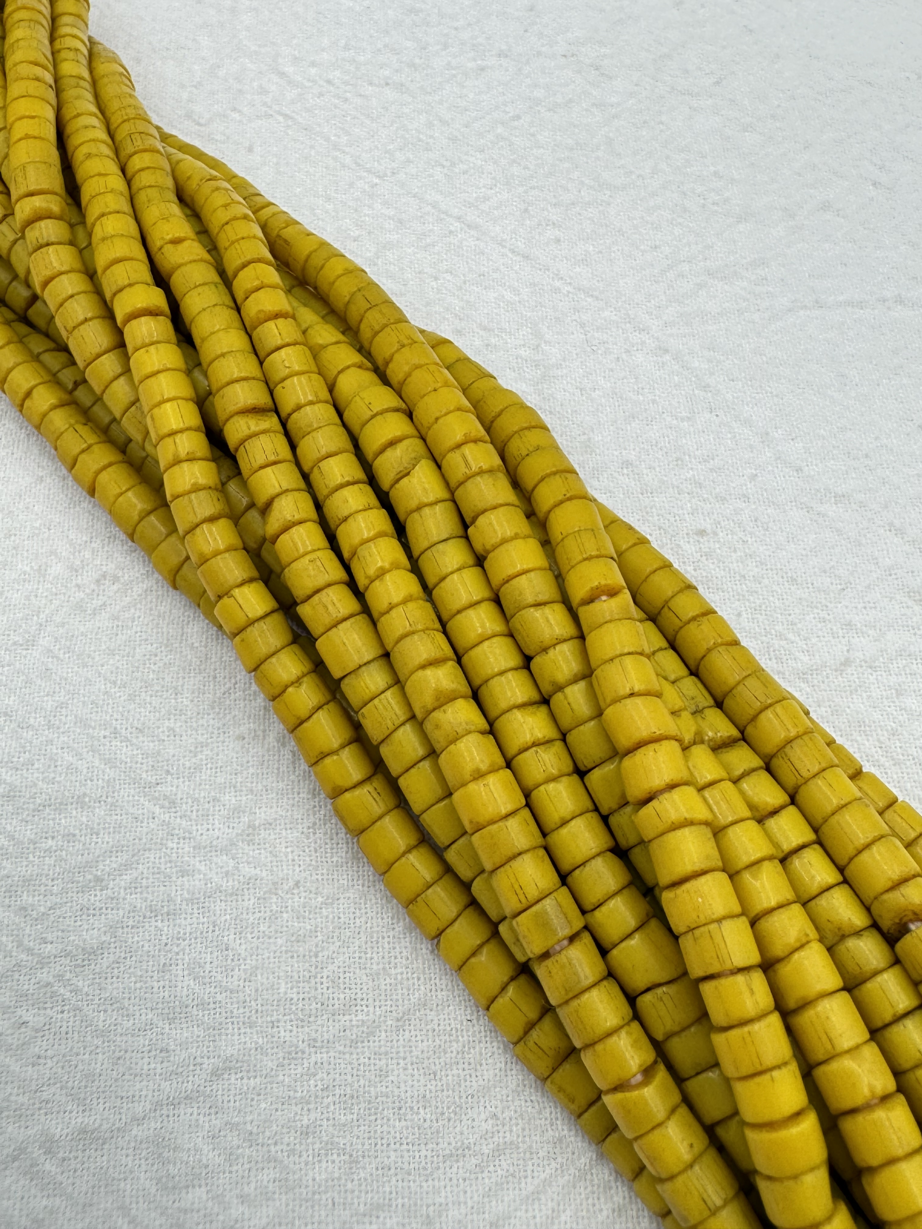 條-No.1尼泊爾貿易黃古珠4.4*3.1總長85cm約243顆