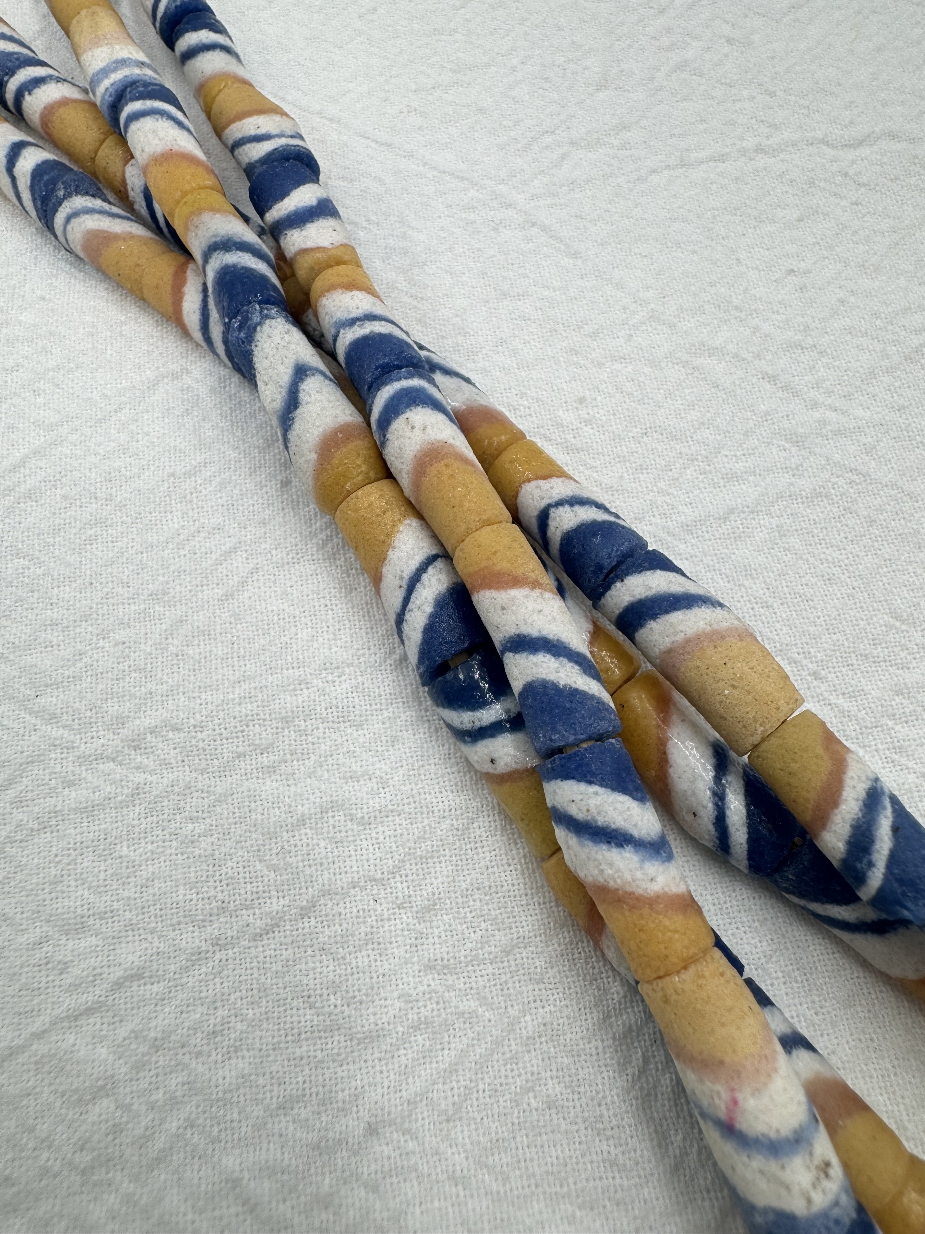 黃藍色紋路長筒沙珠0.6cm*1.5cm總長64.5cm約41顆