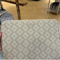 [S] KATE SPADE KG706 SPADE FLOWER PV LAPTOP SLEEVE,DARK BEIGE, 196021462382 (SKS1199)