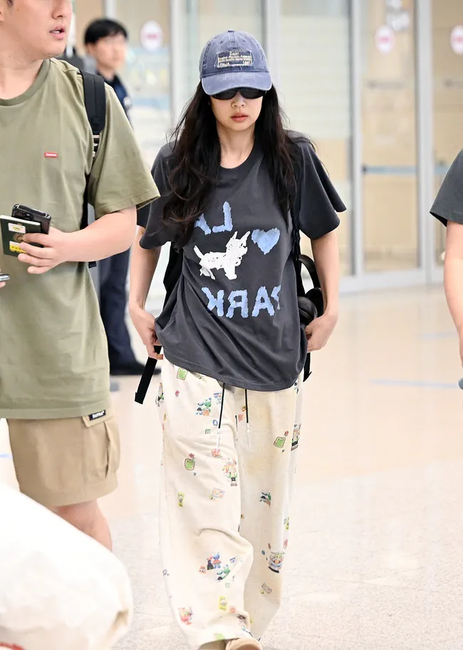 IU & JENNIE著用款!｜LOW CLASSIC LOVE PARK T-SHIRT