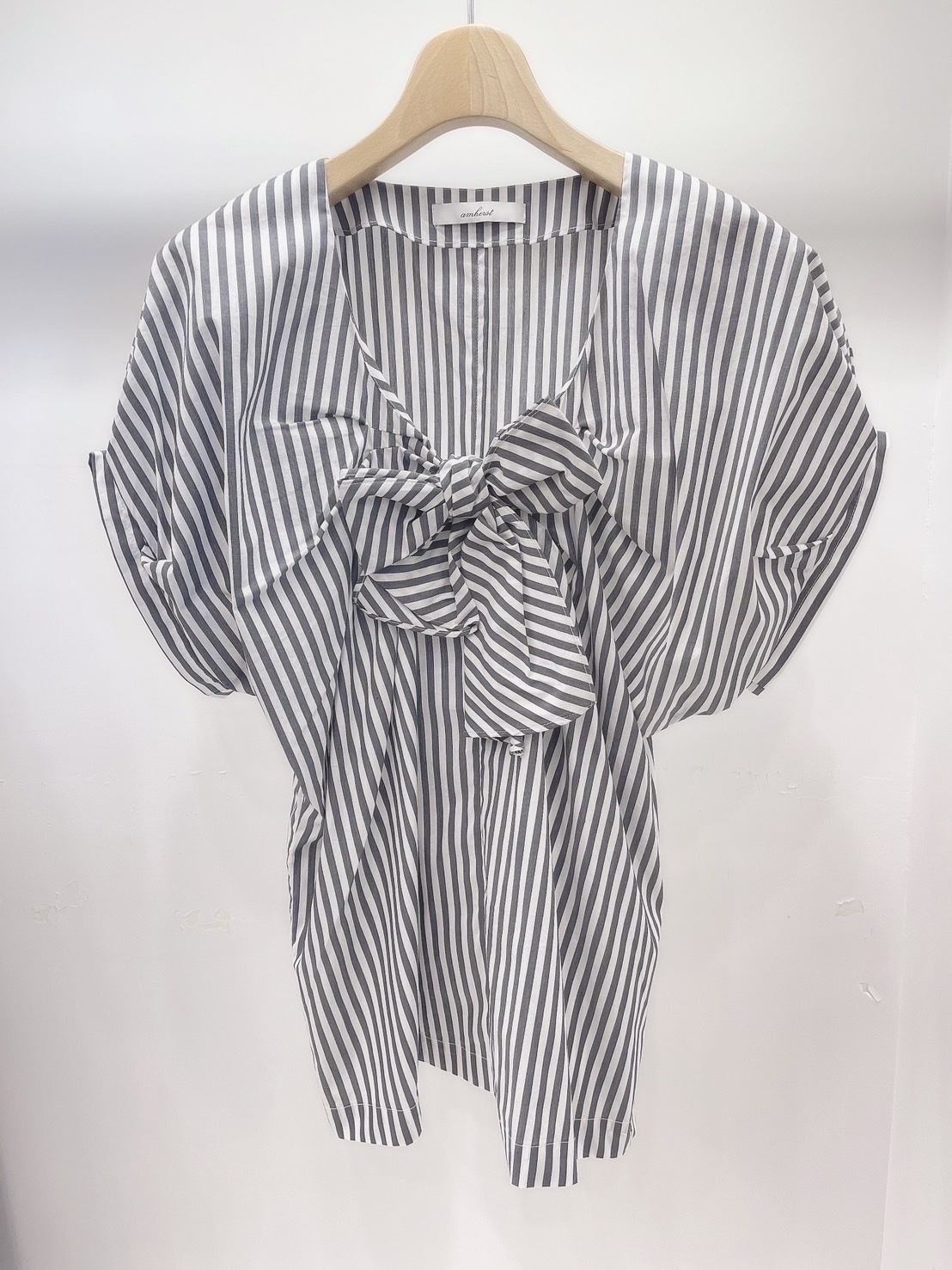 直條胸蝴蝶結上衣