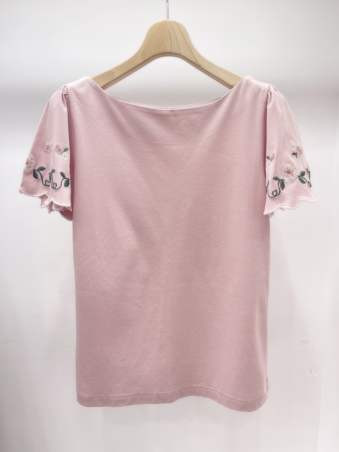 刺繡花荷葉上衣