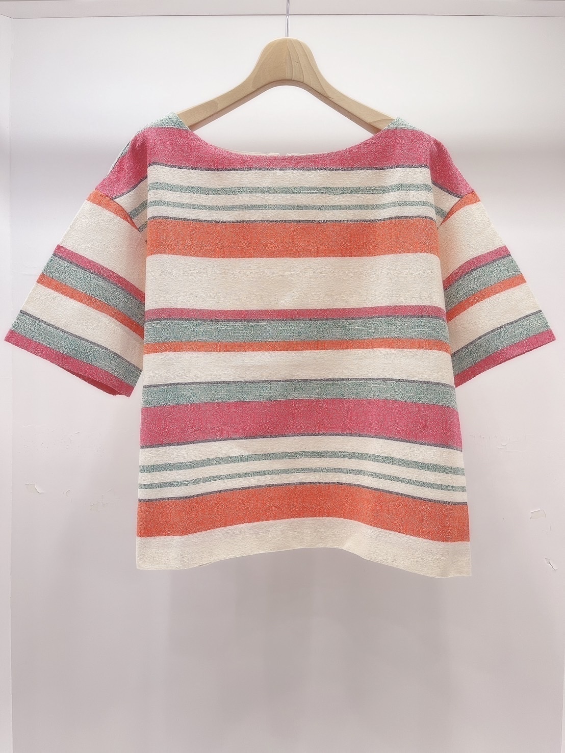 彩色橫條紋上衣