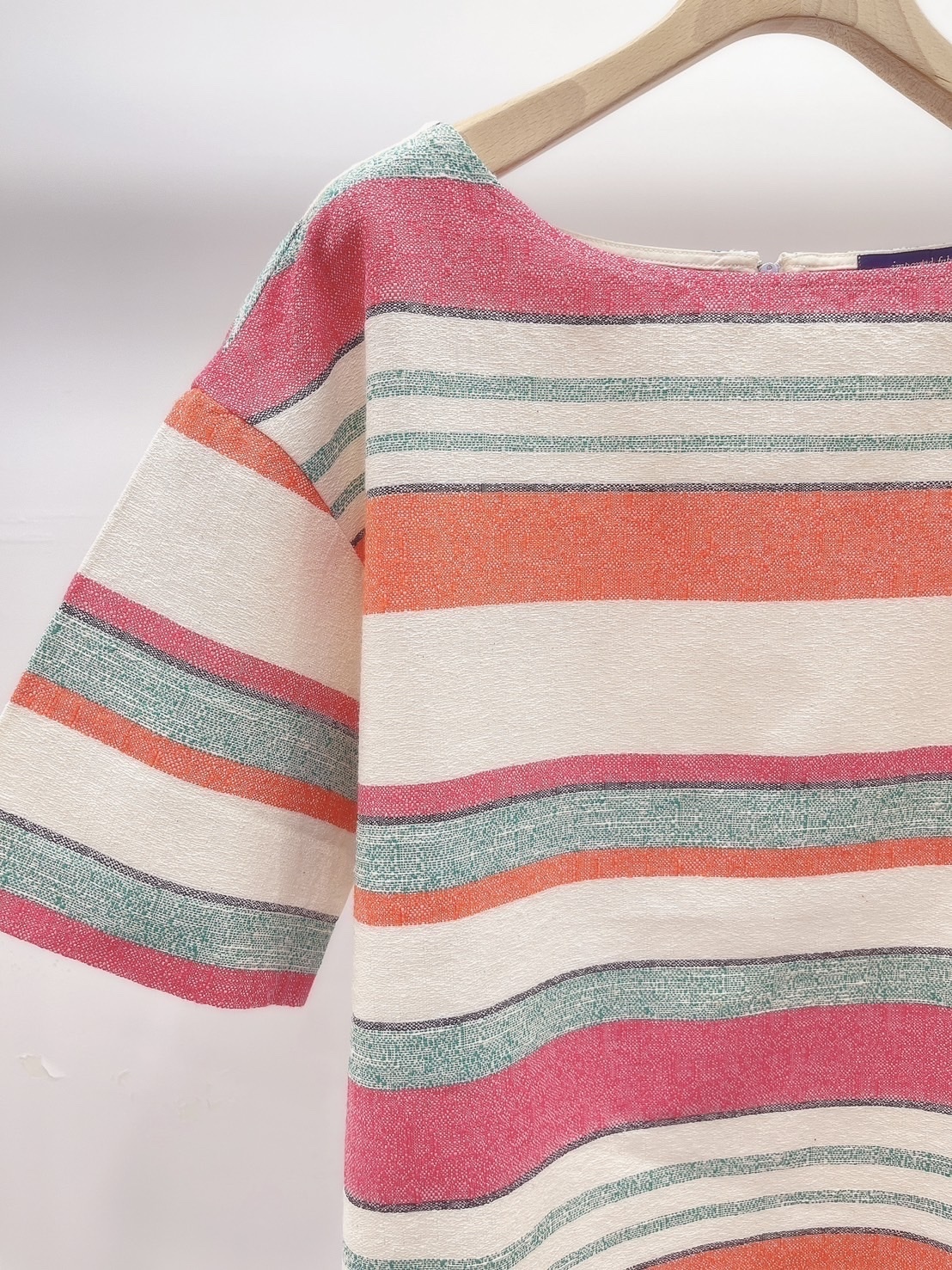 彩色橫條紋上衣