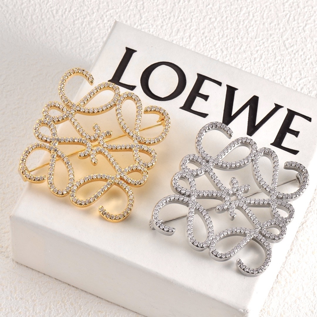 Lo滿鑽經典花紋 重磅定製胸針