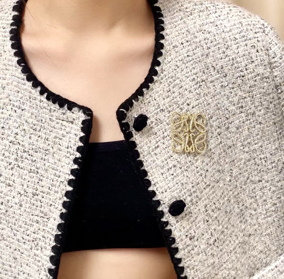 Lo滿鑽經典花紋 重磅定製胸針