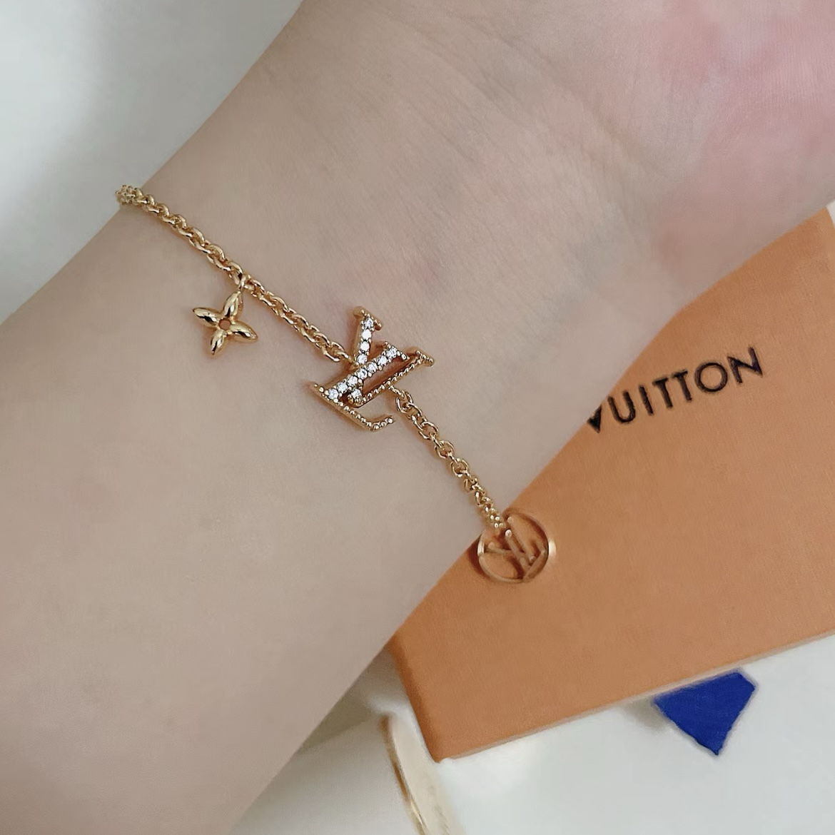 18k 小lv老花字母”水鑽單花定製手鍊