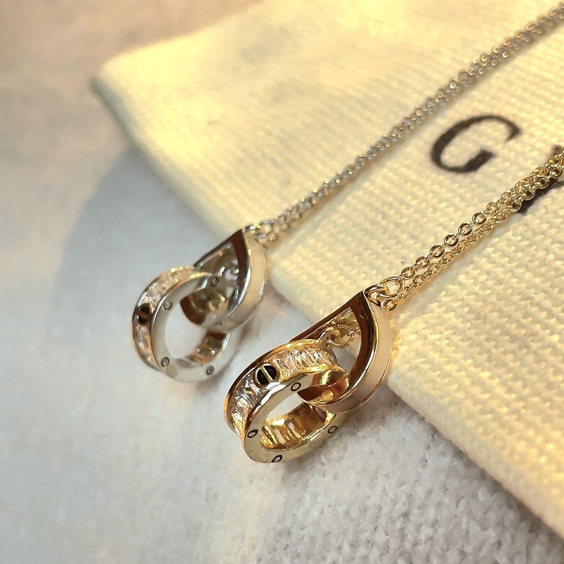 18k D字白母貝小蠻腰 相扣晶鑽項鍊