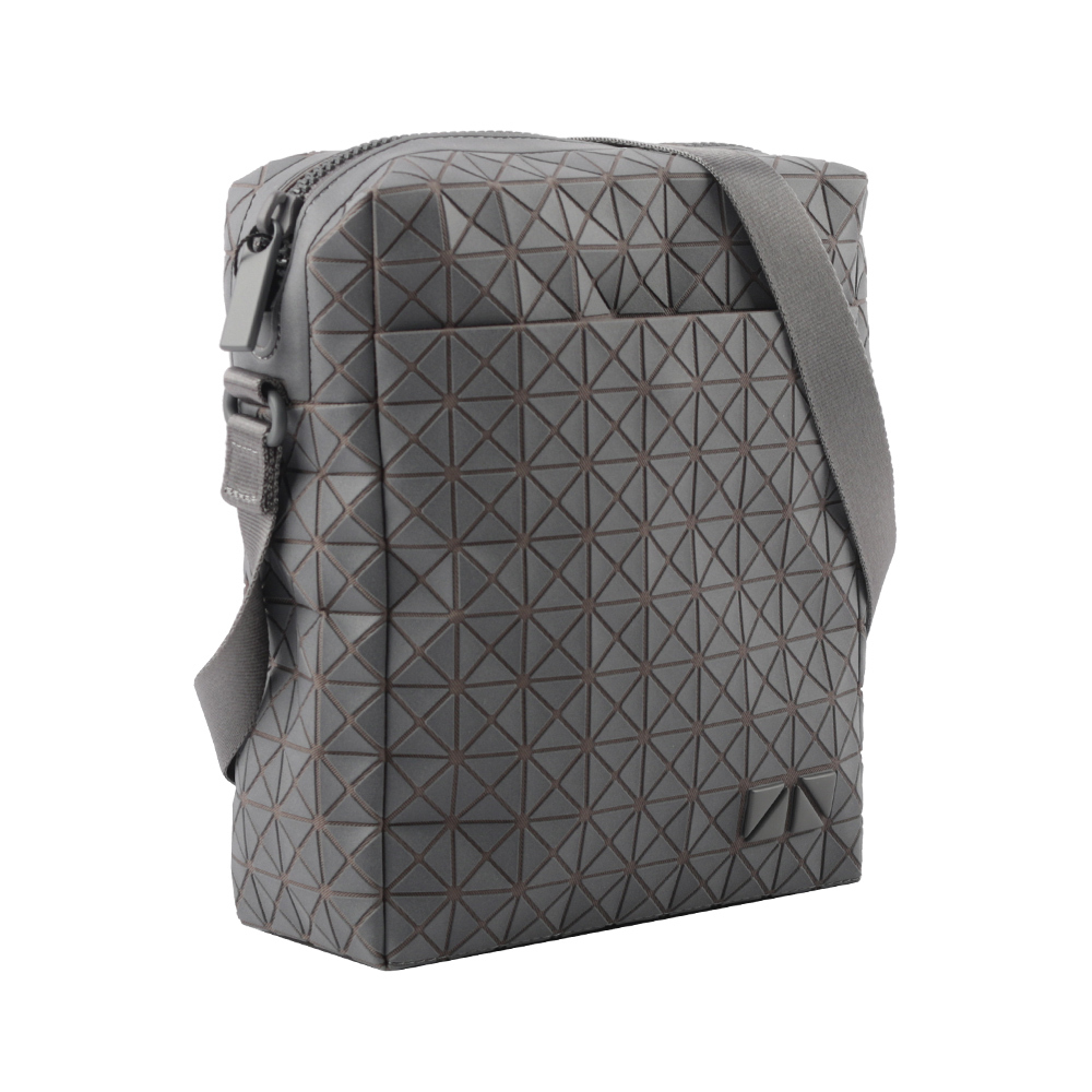 【ISSEY MIYAKE三宅一生】BAO BAO Voyager 霧面尼龍拉鍊斜背包