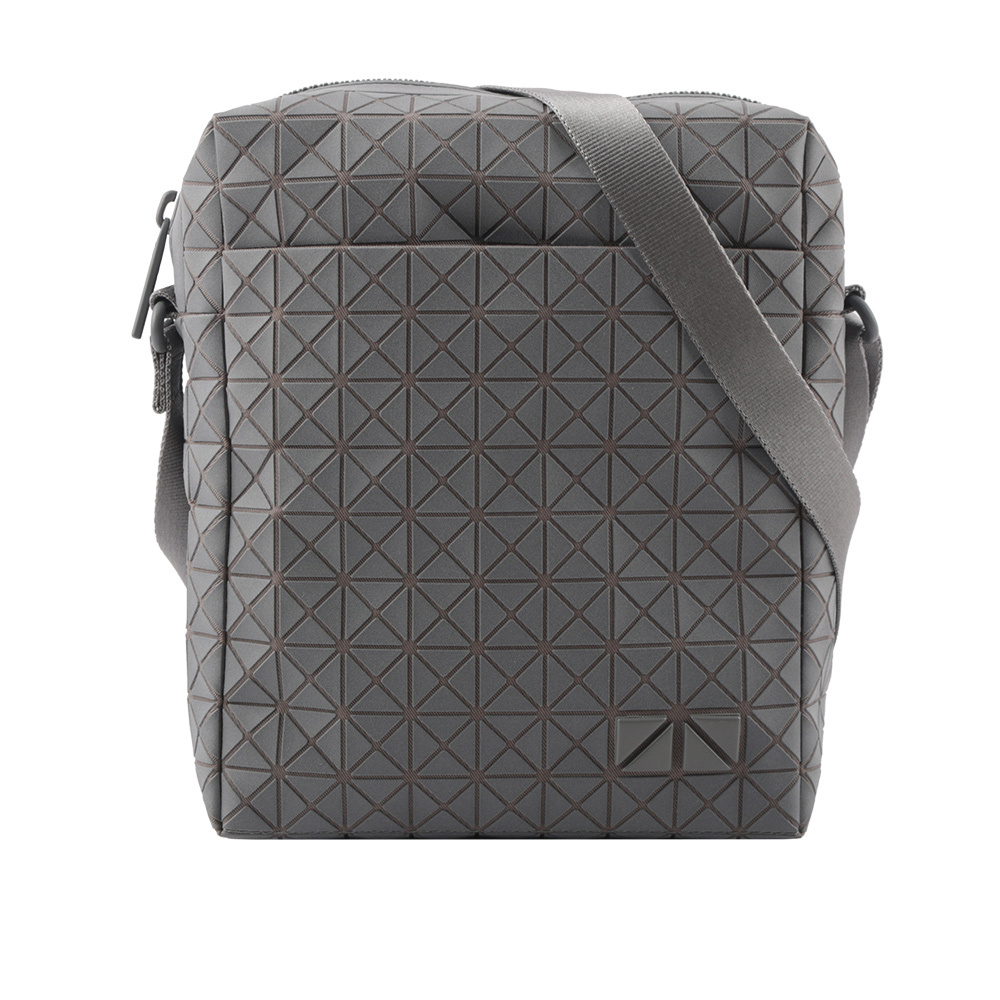 【ISSEY MIYAKE三宅一生】BAO BAO Voyager 霧面尼龍拉鍊斜背包