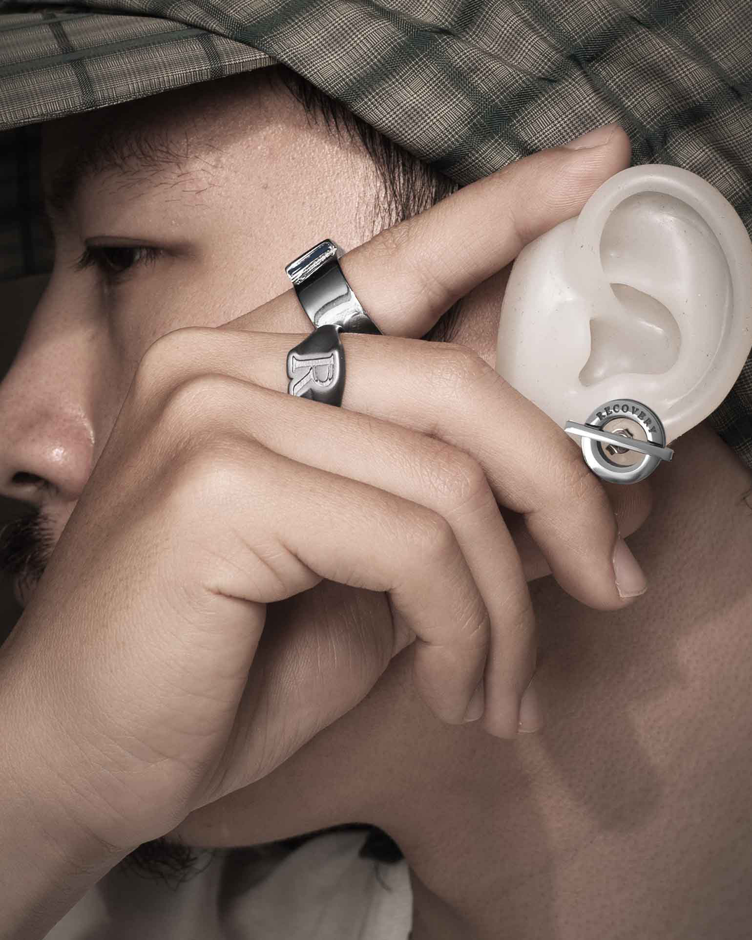 RECOVERY 太空R壓紋戒指 (霧銀)