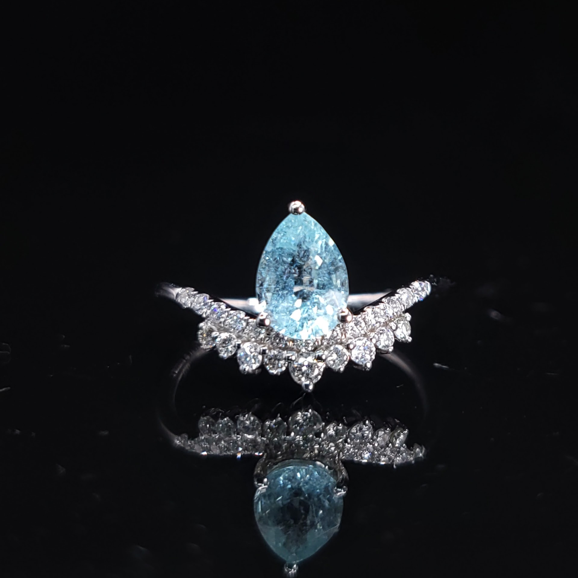 18K White Gold 0.72ct Paraiba and Diamond Ring