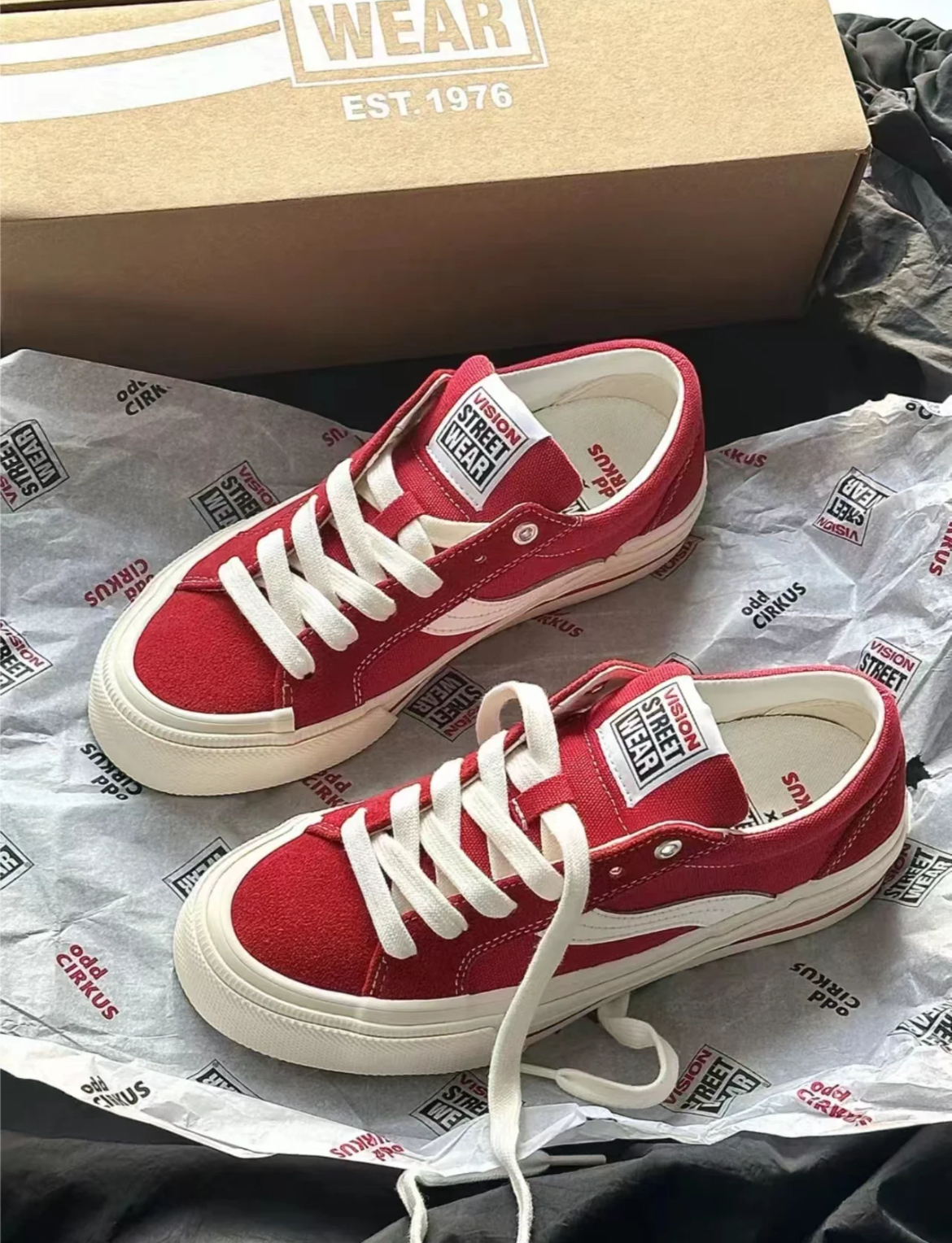 Vision Street Wear Astley Pro x odd CIRKUS 聯名款紅色