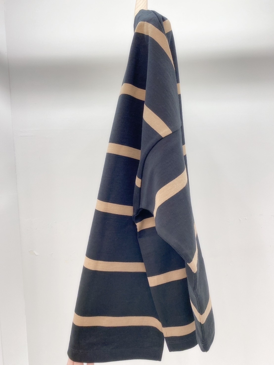 秋立裁寬橫條紋衣