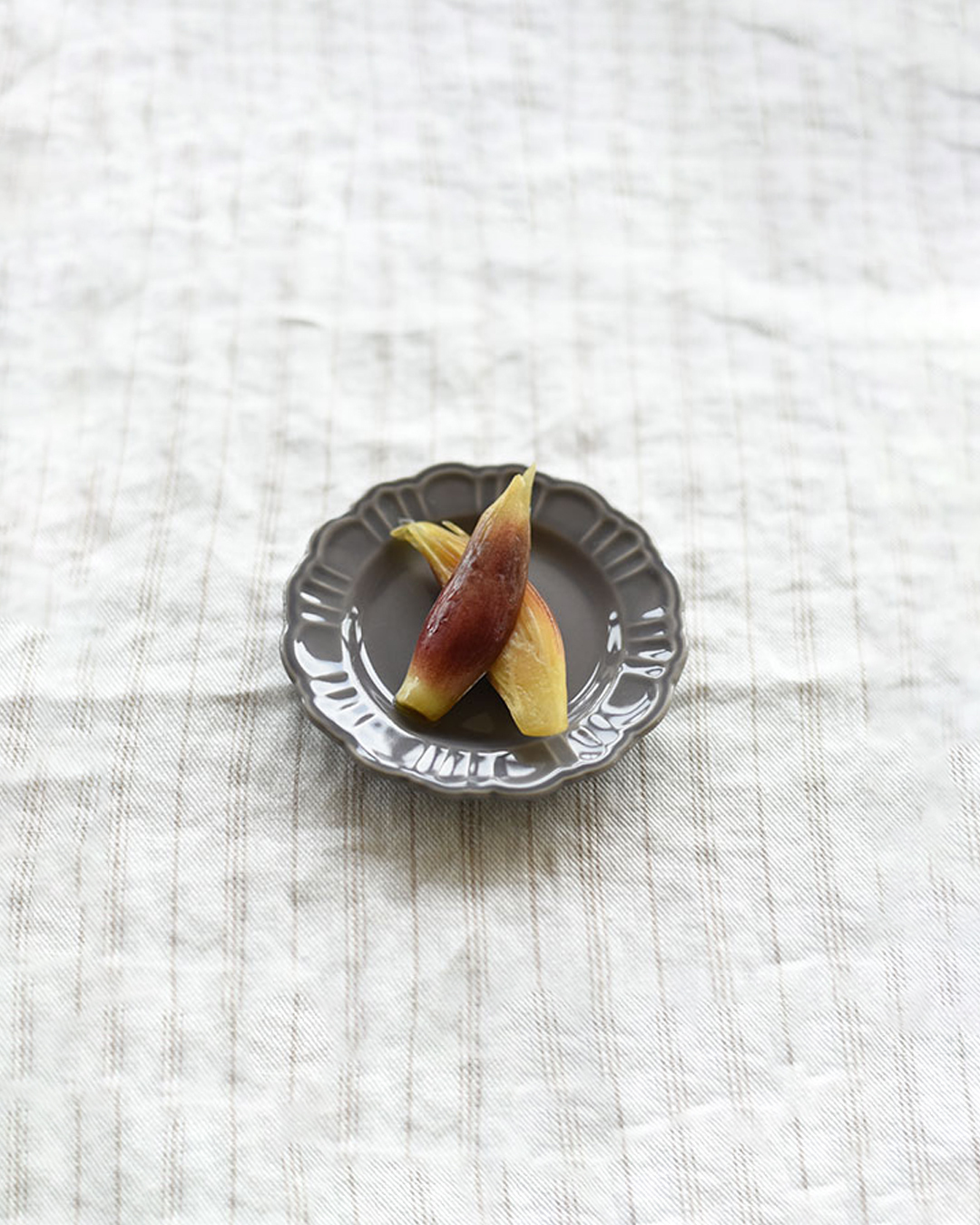 Pomponner 10.5cm 浮雕小碟 灰色｜studio m'