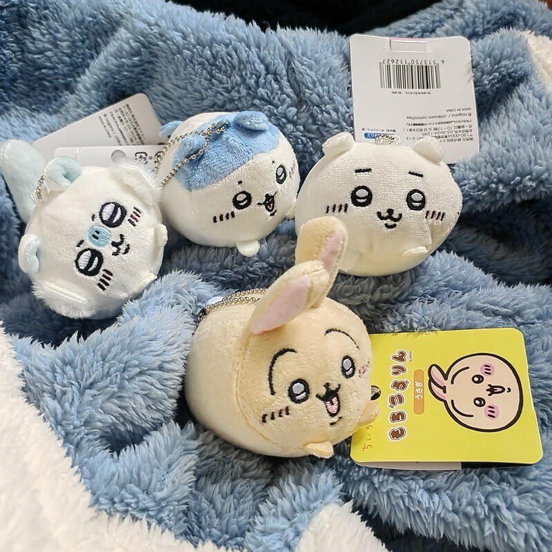 KTQ STORE ‧  日本 Chiikawa 吉伊卡哇 圓滾滾 趴姿 娃娃吊飾 鑰匙圈