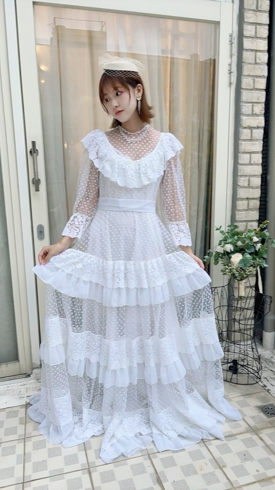 Vintage Wedding Dress/70年代白色古董蕾絲蛋糕裙微拖擺古董婚紗