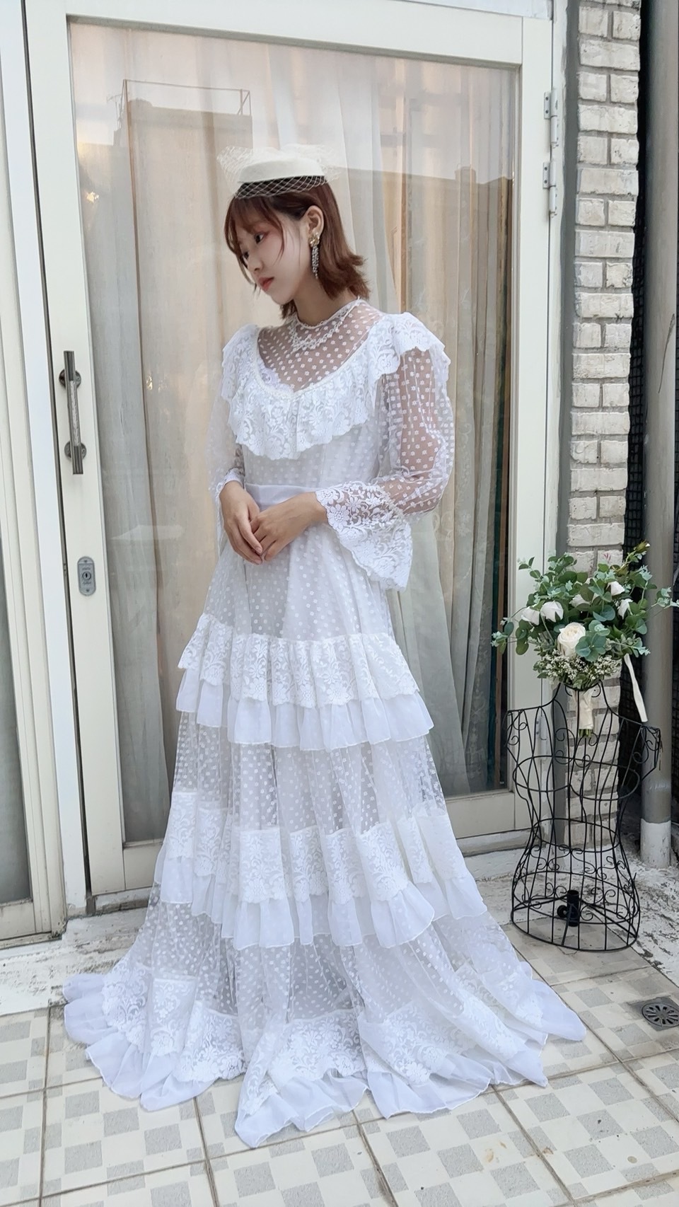 Vintage Wedding Dress/70年代白色古董蕾絲蛋糕裙微拖擺古董婚紗