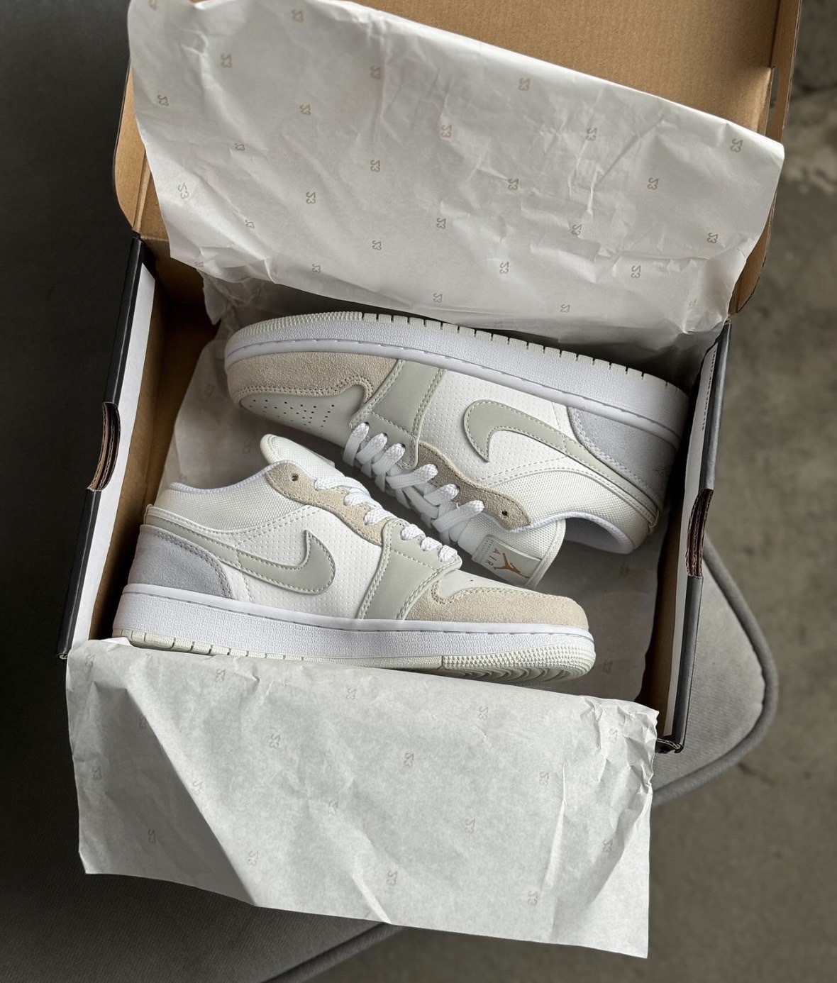 Air Jordan 1 Low Paris 巴黎 雲白