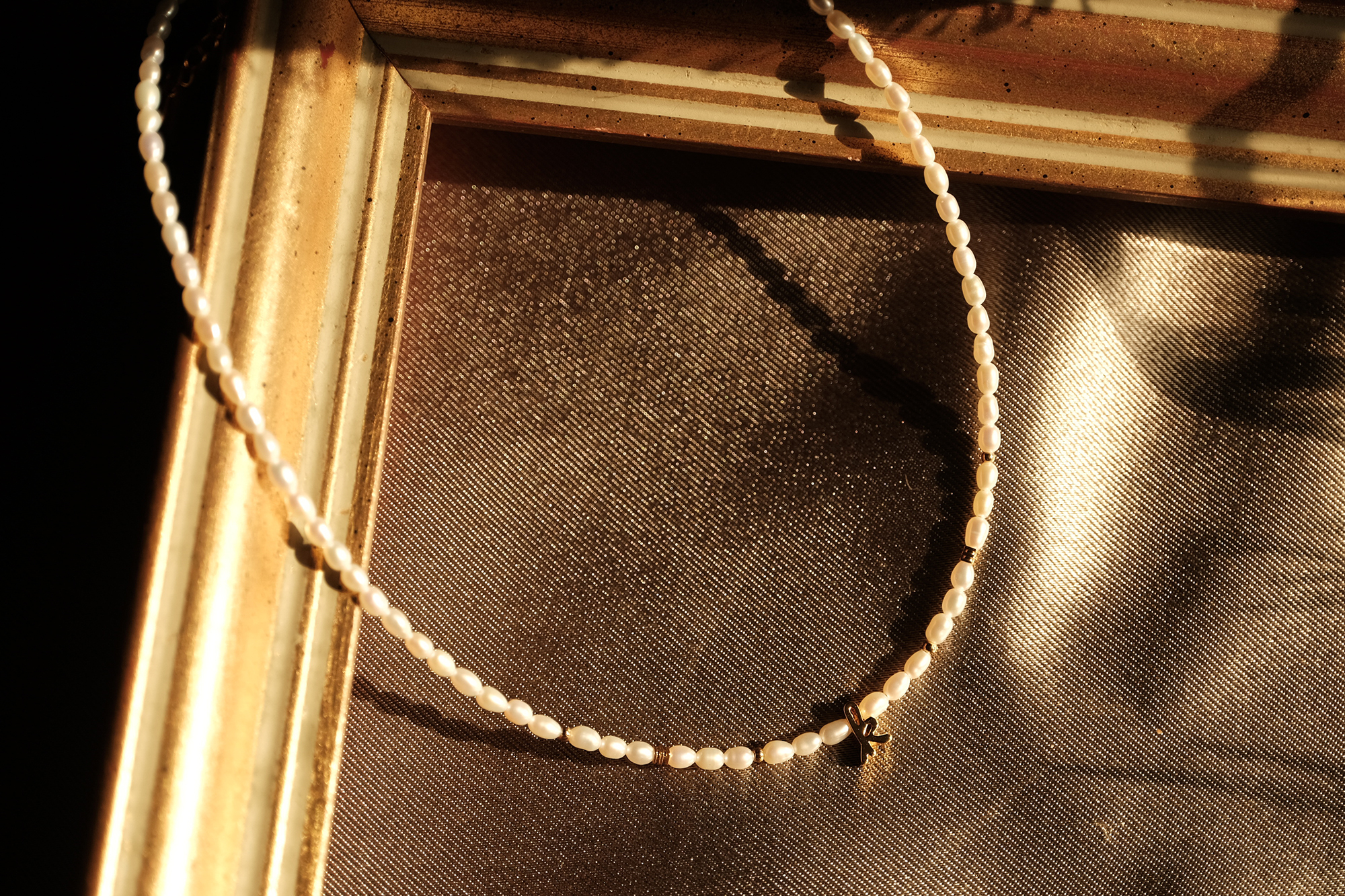 18KGP冰絮珍珠字母項鍊