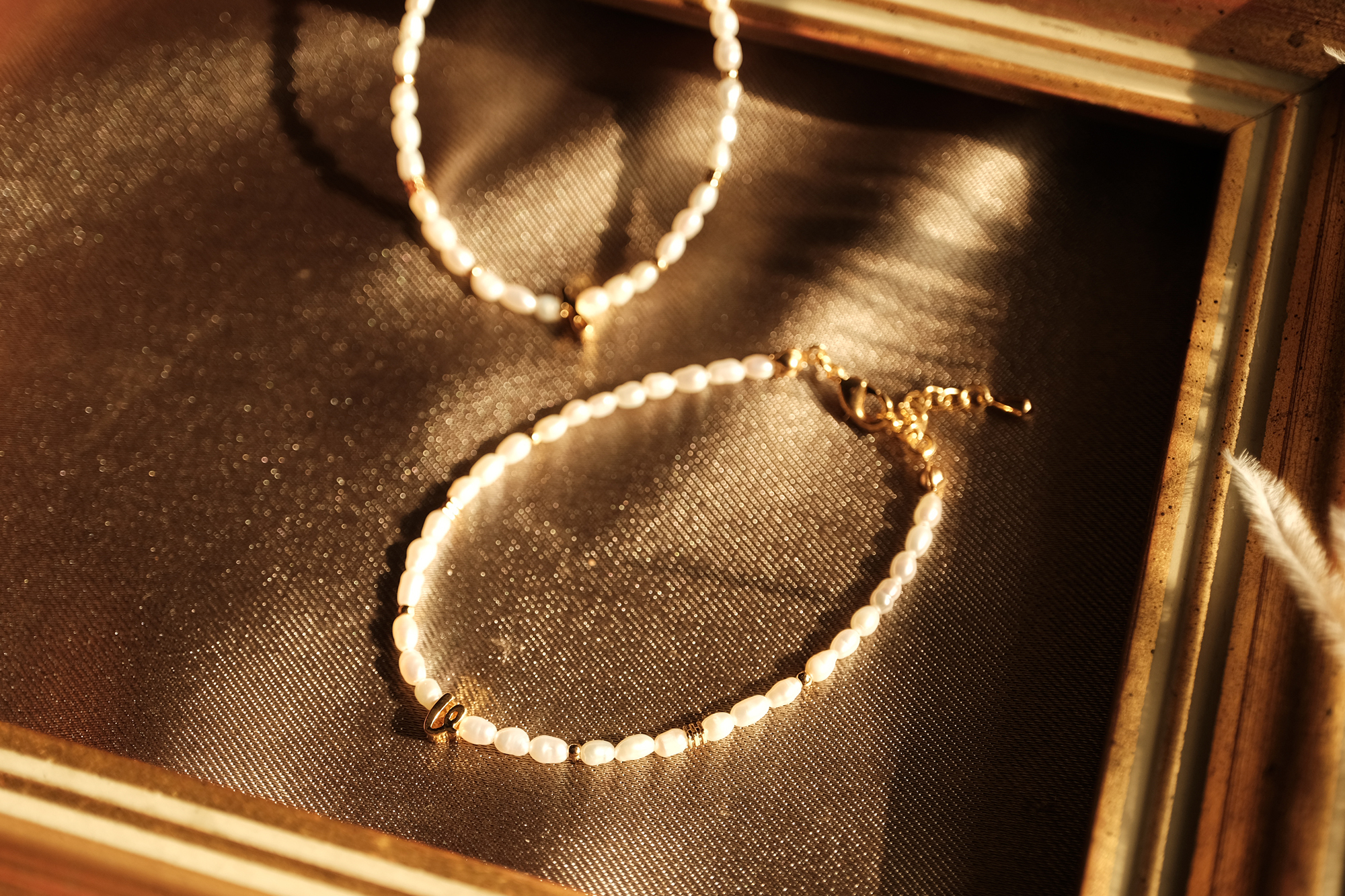 18KGP 冰絮珍珠字母手鍊