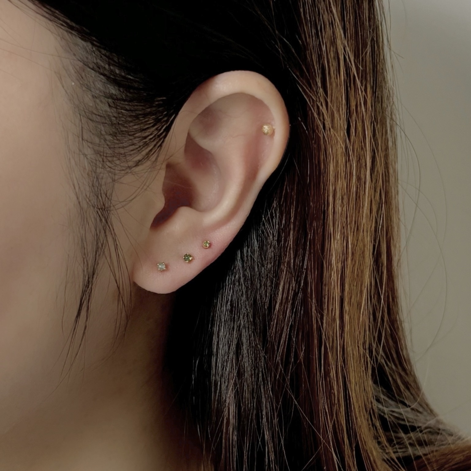 14K 1.5分綠鑽轉珠耳環