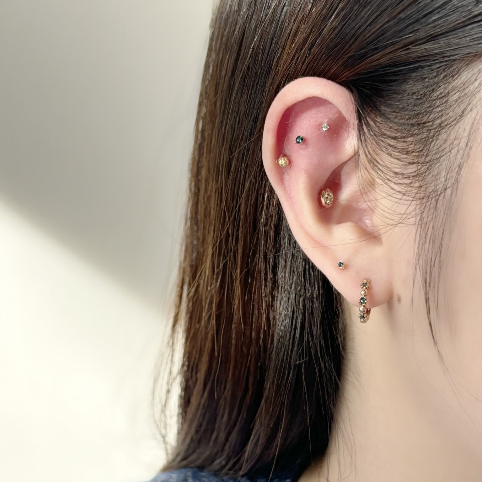 14K三顆小花藍鑽原礦耳圈