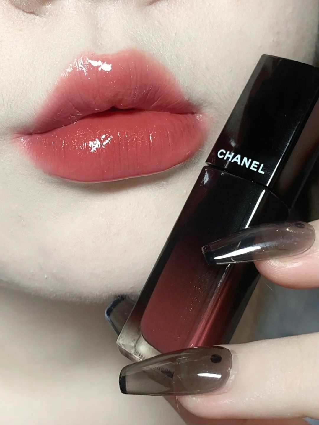 chanel 香奈兒 超炫耀釉光唇萃 84 ROSE AMBIGU