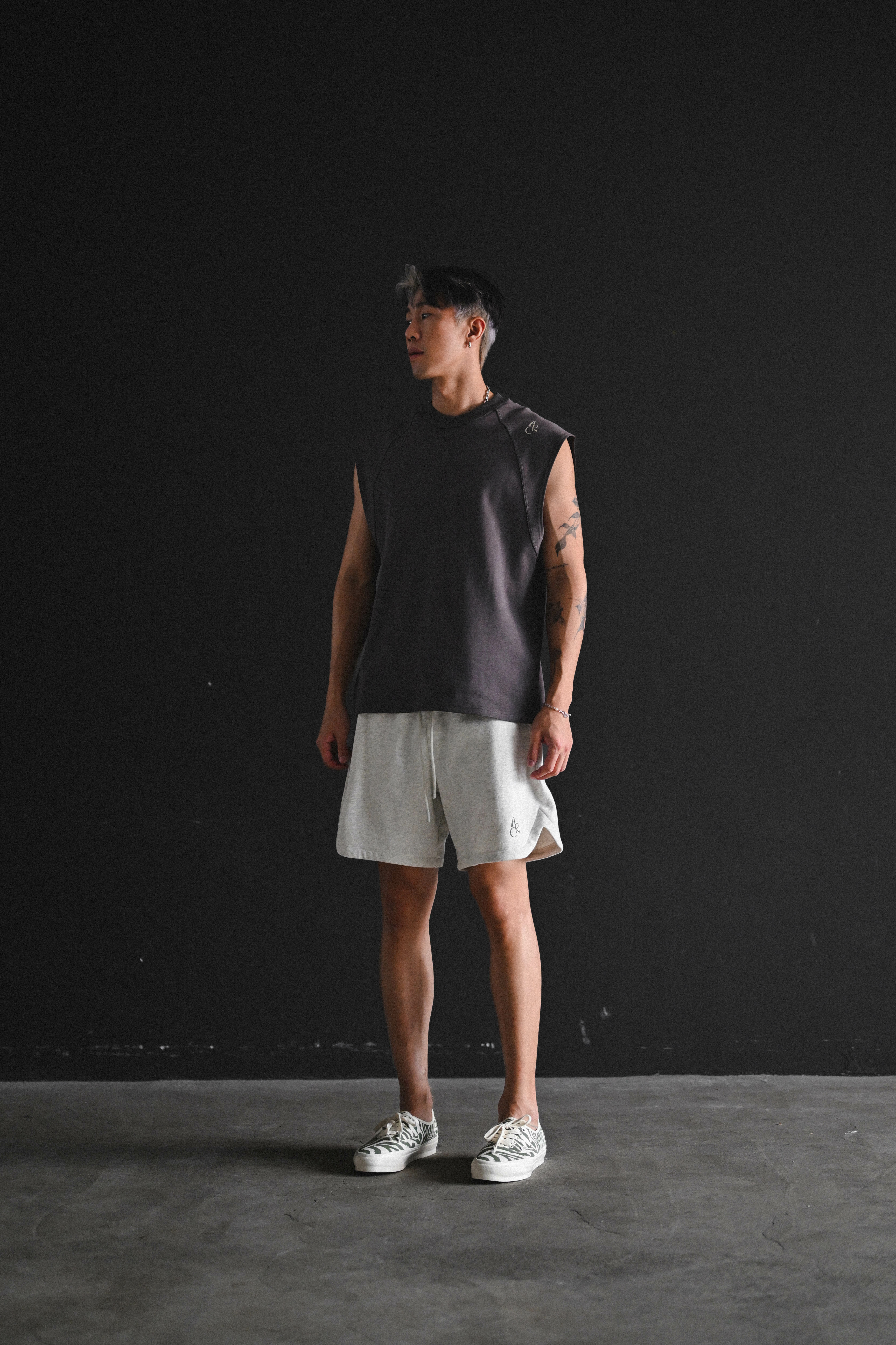 ARC SLEEVELESS T-SHIRT - CHARCOAL