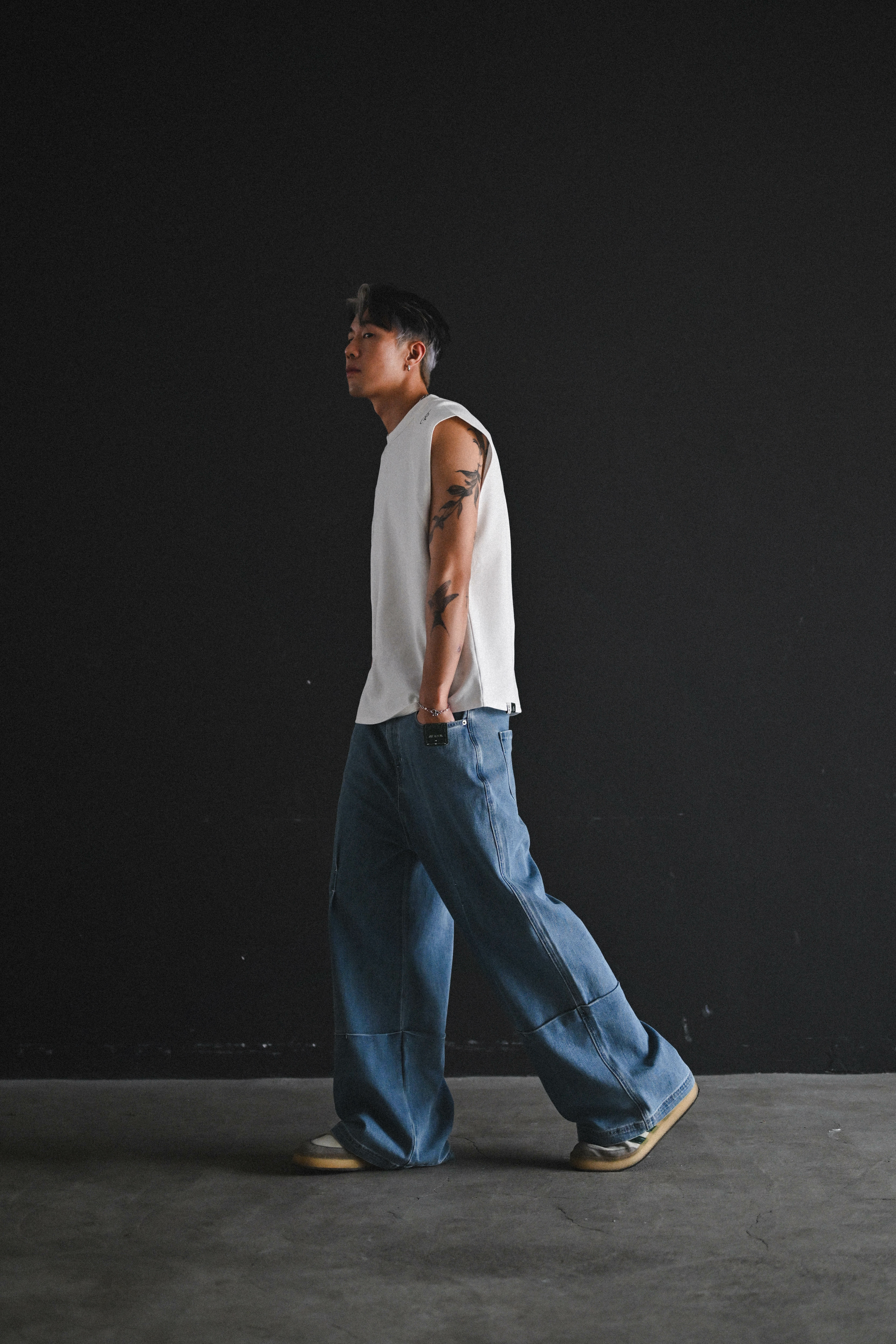 ARC SLEEVELESS T-SHIRT - WHITE