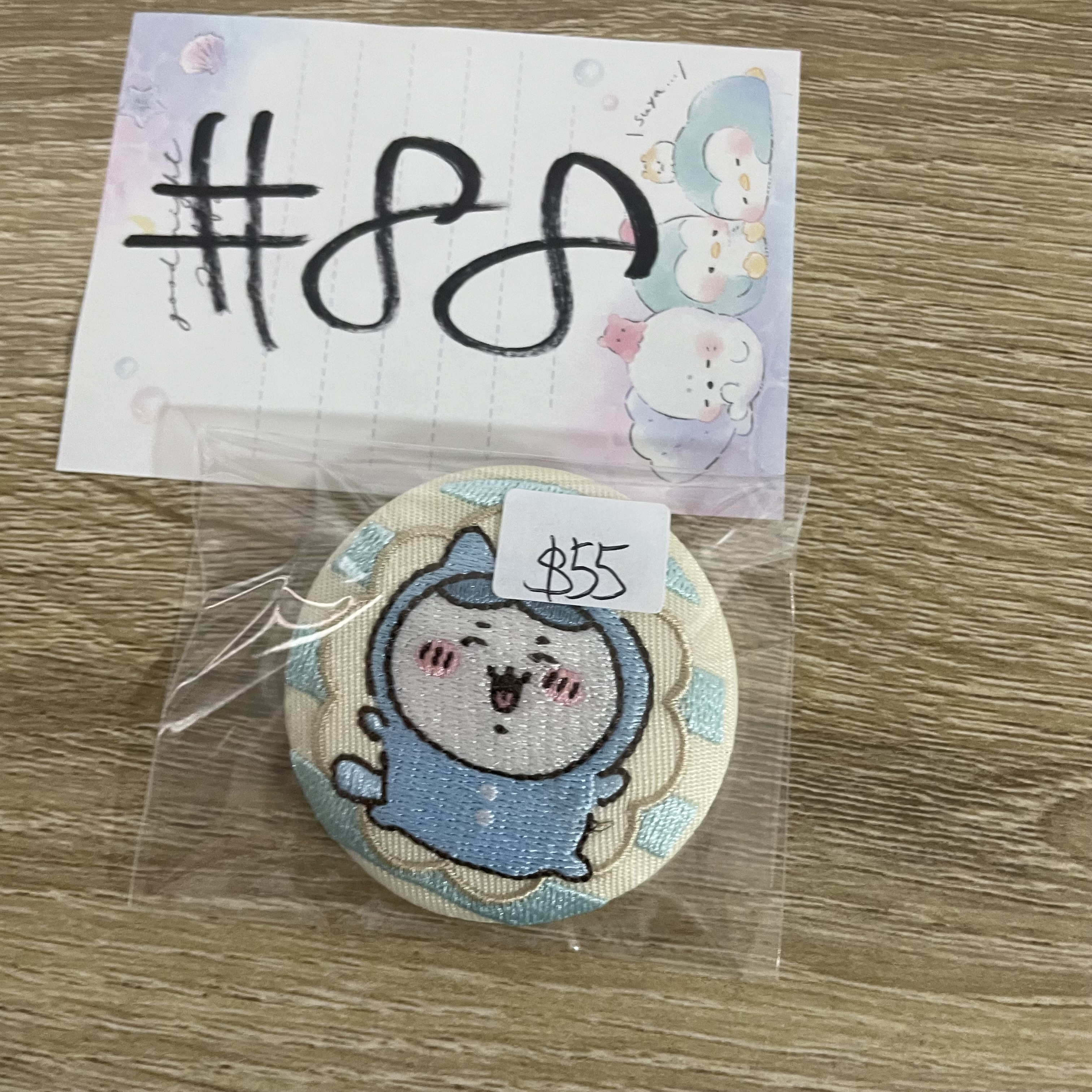 CHIIKAWA 八字貓 襟章#88