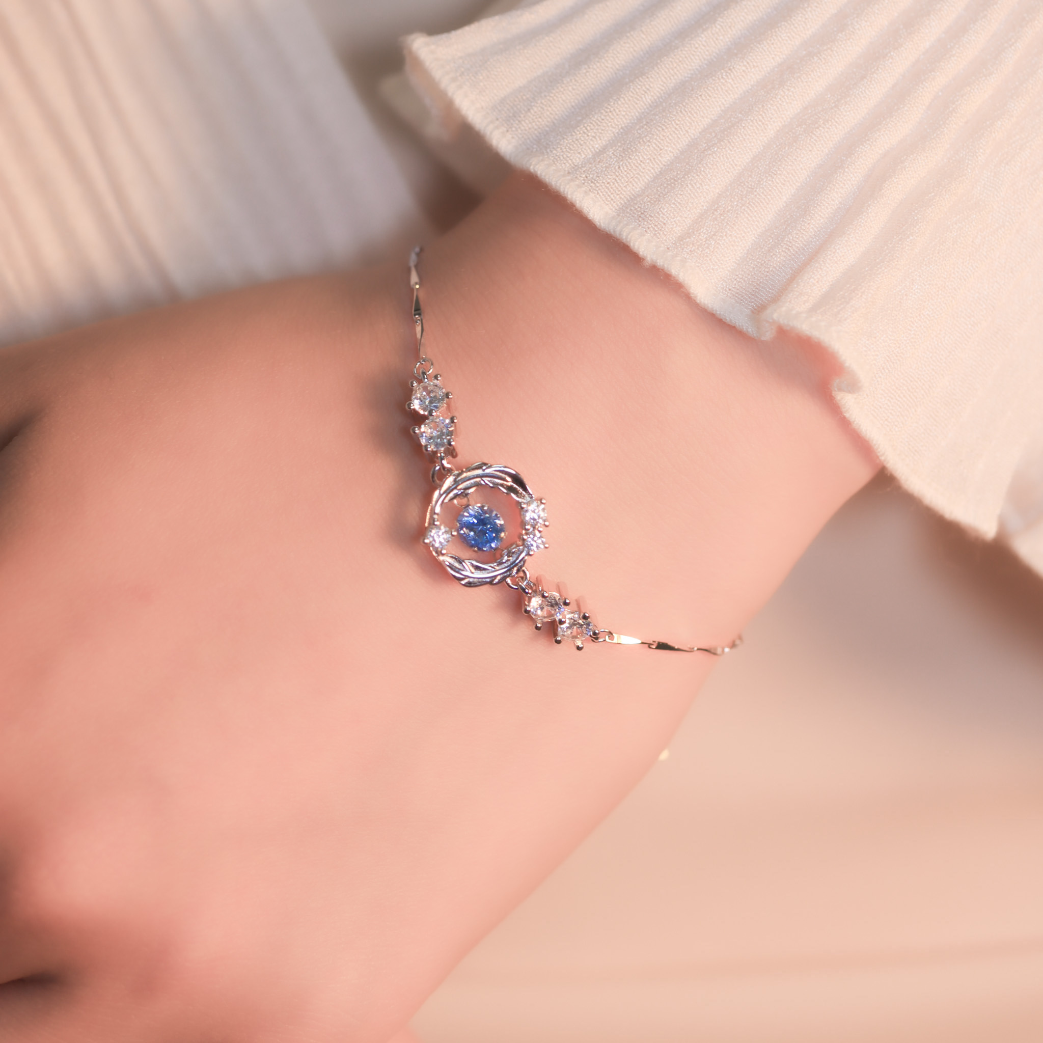 | 925 Silver・ White Gold | Dancing Create Happiness Bracelet （White / Blue） | BR1117 |